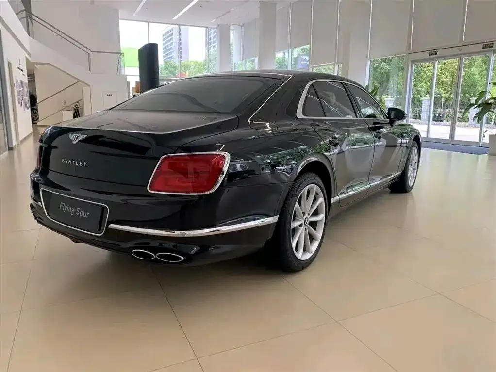 Bentley Flying Spur — фото 7