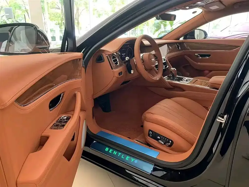 Bentley Flying Spur — фото 9