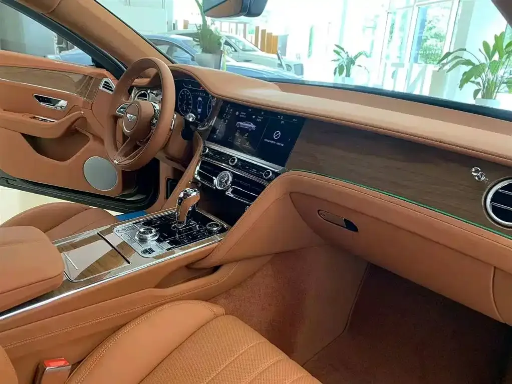 Bentley Flying Spur — фото 6
