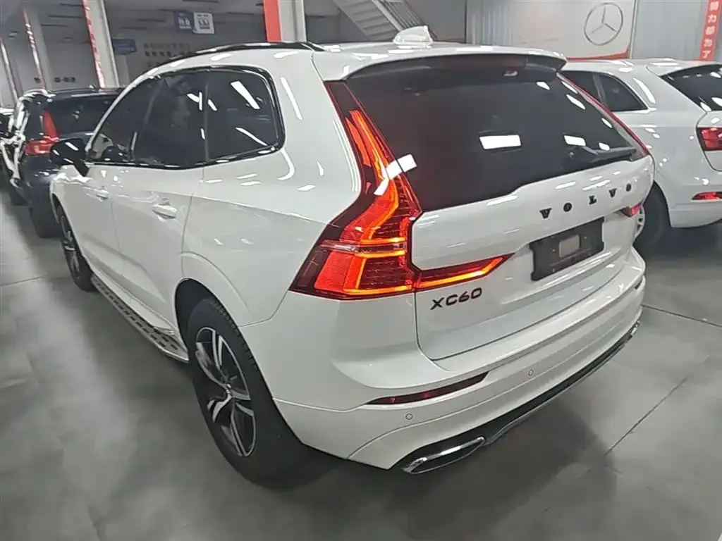 Volvo XC60 — фото 2