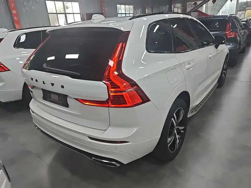 Volvo XC60 — фото 10