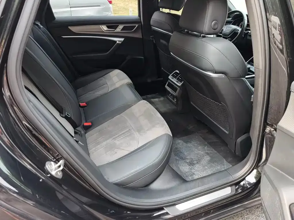 Audi A6L 2024 из CN, фото 4