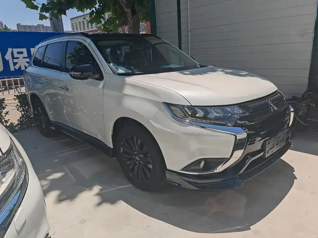 Mitsubishi Outlander — фото 9