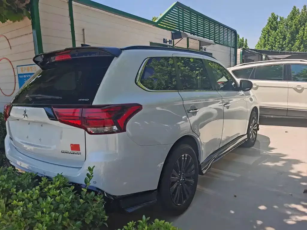 Mitsubishi Outlander — фото 4