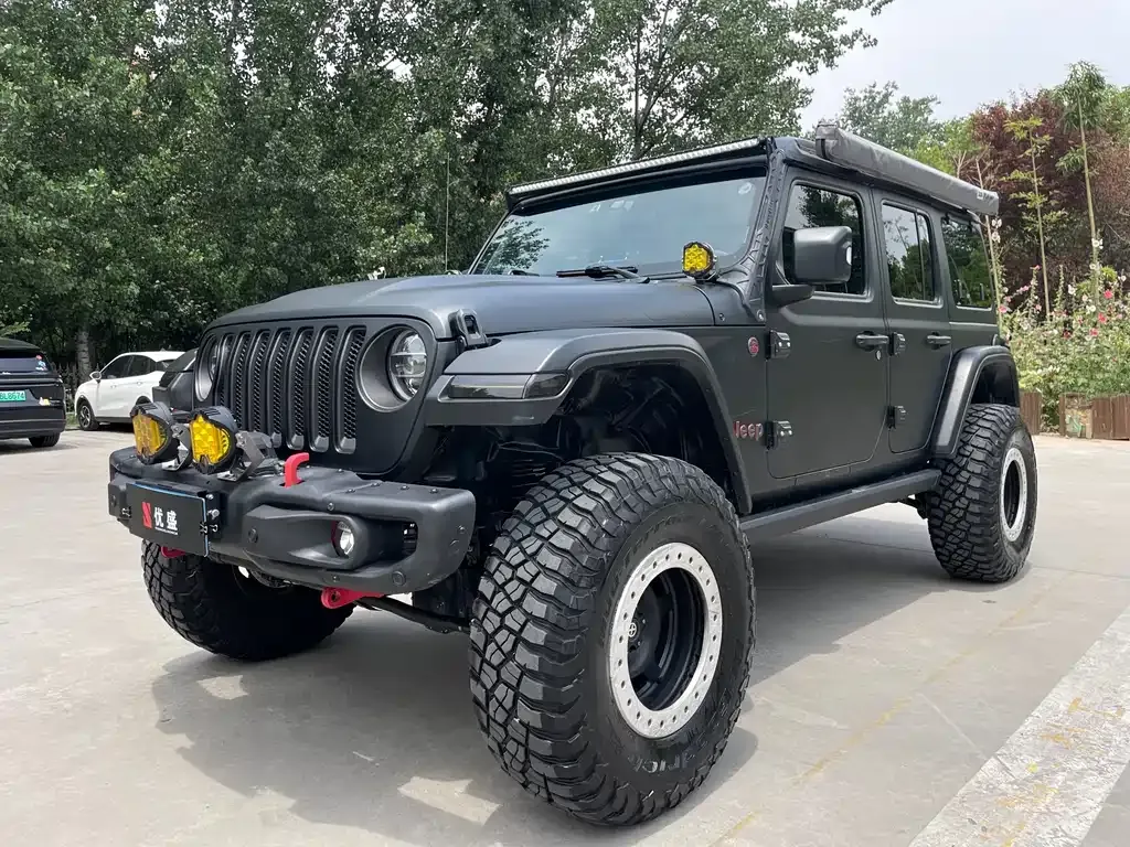 Jeep Wrangler — фото 1