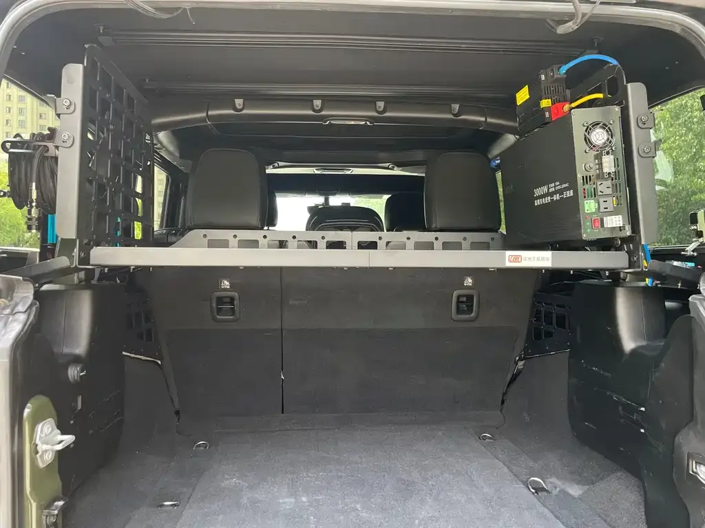 Jeep Wrangler — фото 10