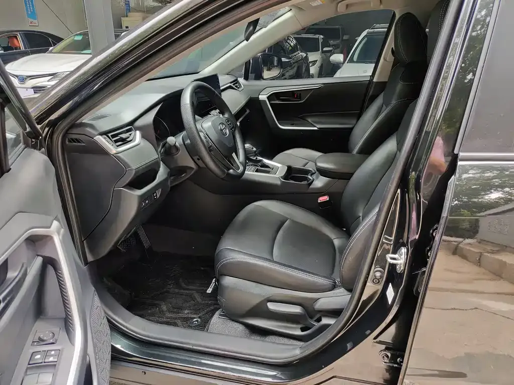 Toyota RAV4 2024 из CN, фото 10