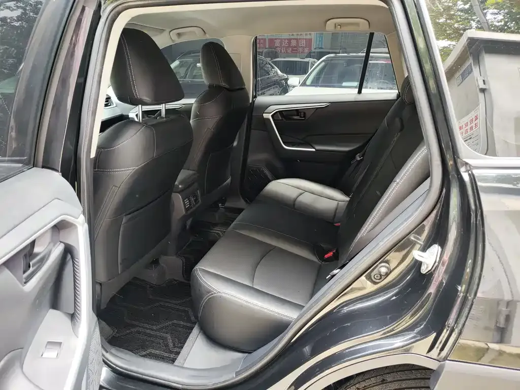 Toyota RAV4 2024 из CN, фото 4