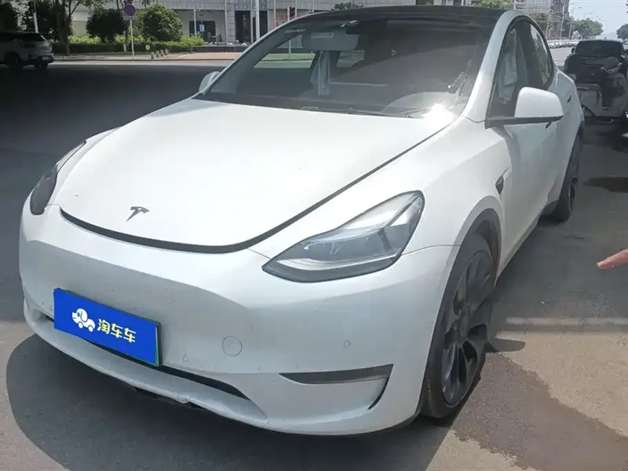 Tesla Model Y — фото 1