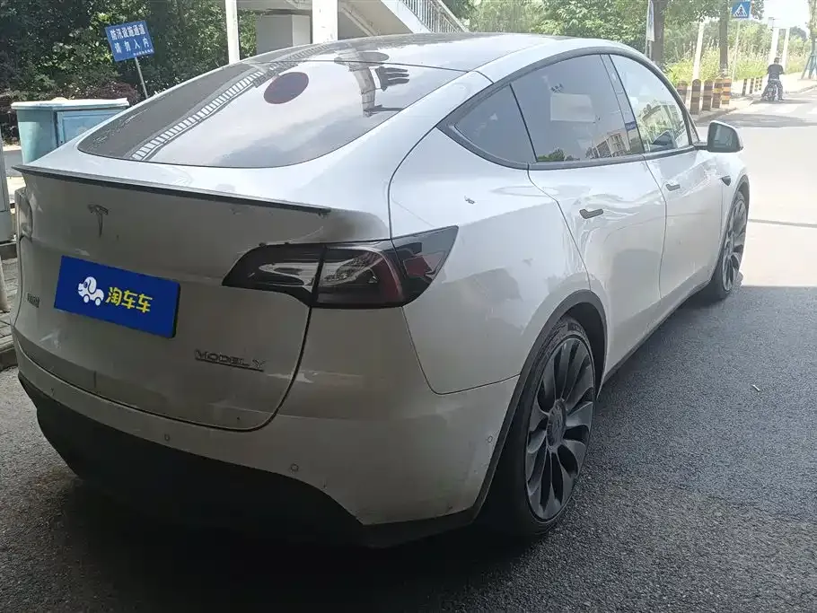 Tesla Model Y — фото 9