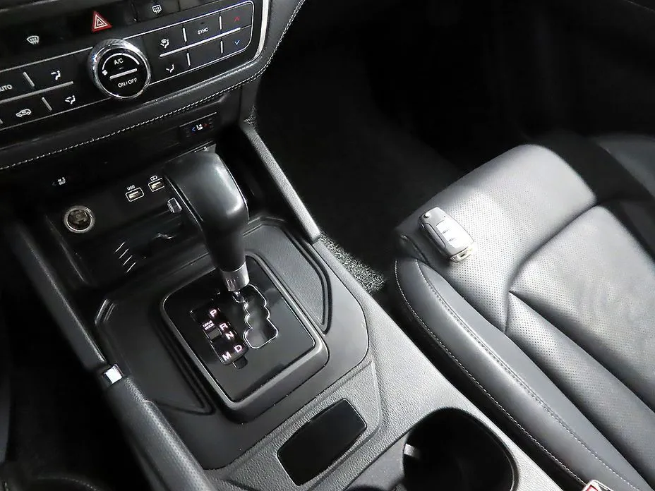 KG Mobility (Ssangyong) Rexton — фото 10