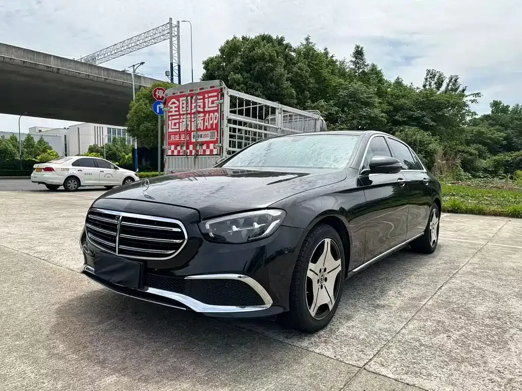 Mercedes-Benz E-Class — фото 1