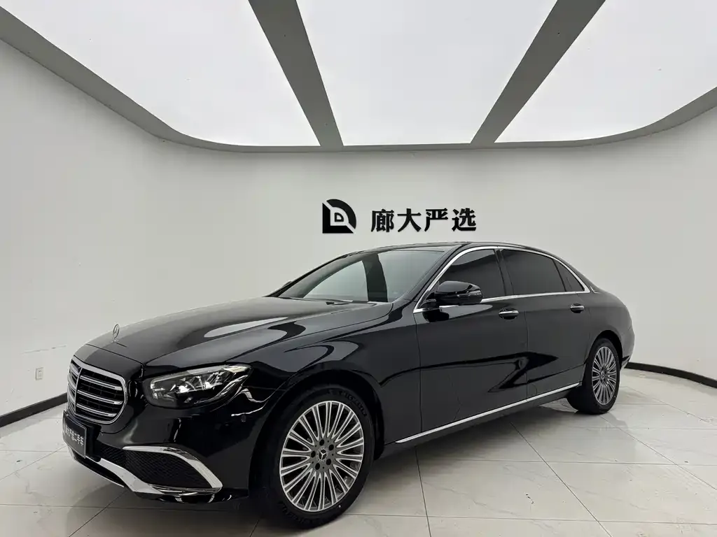Mercedes-Benz E-Class — фото 1