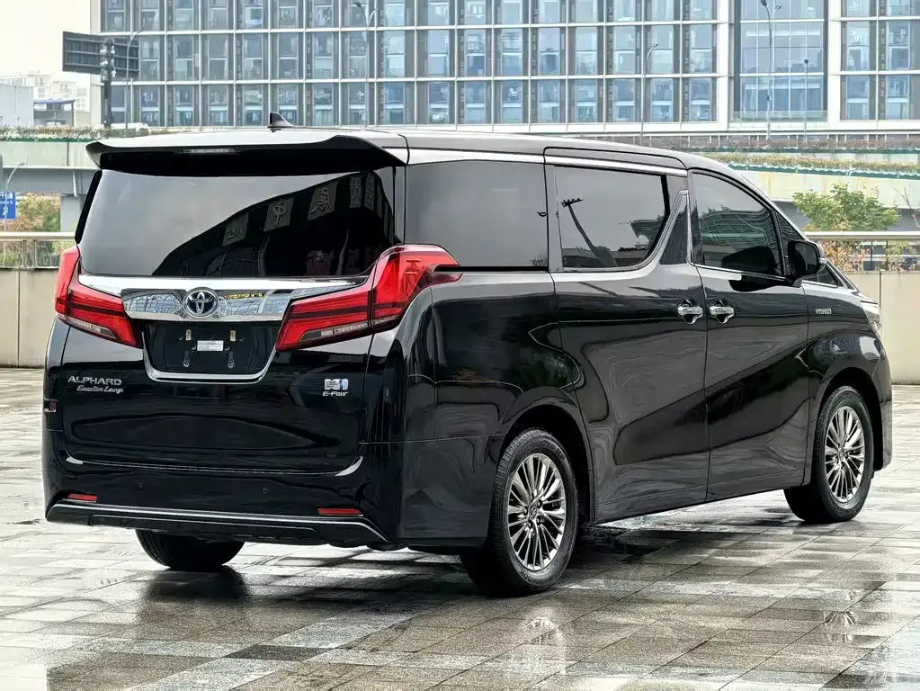 Toyota Alphard — фото 4