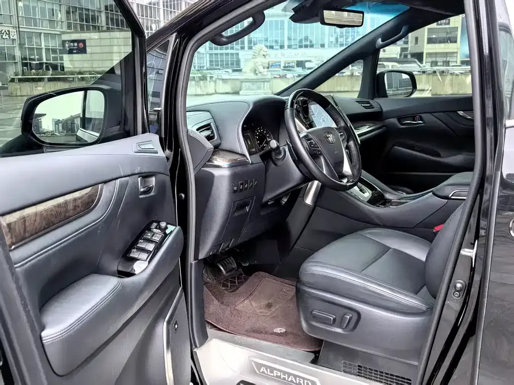 Toyota Alphard — фото 5