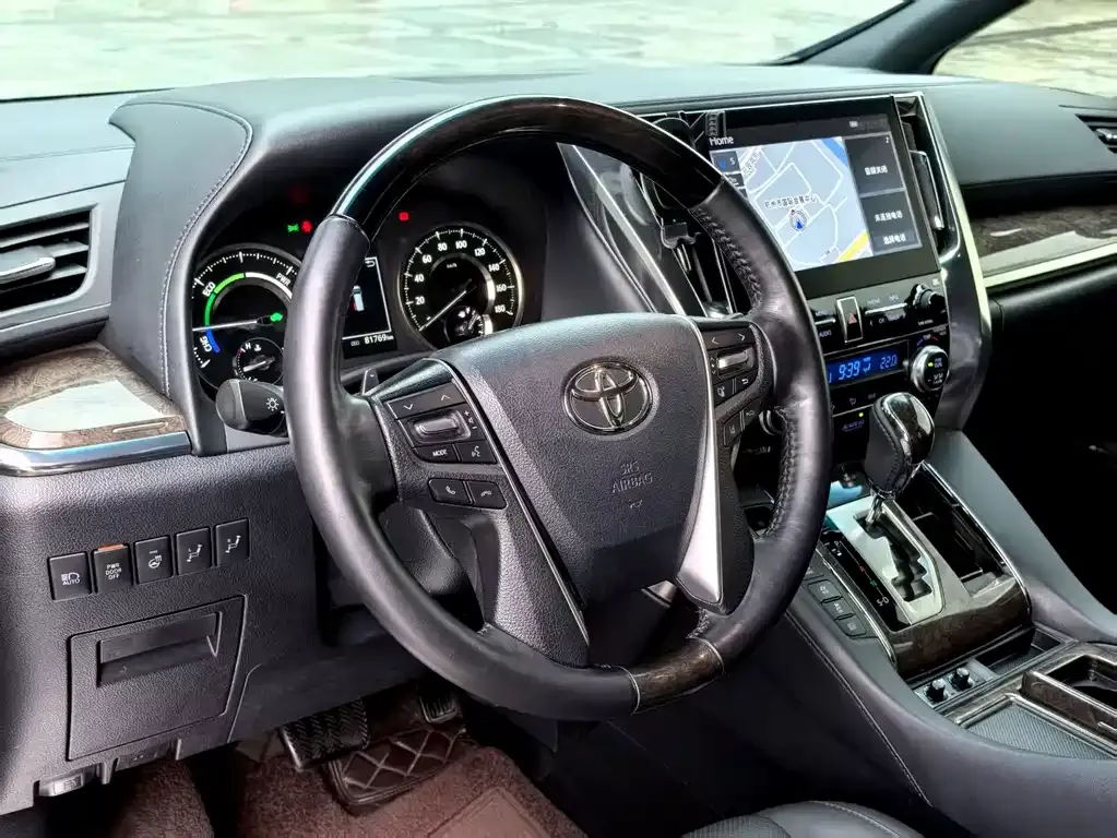 Toyota Alphard — фото 3
