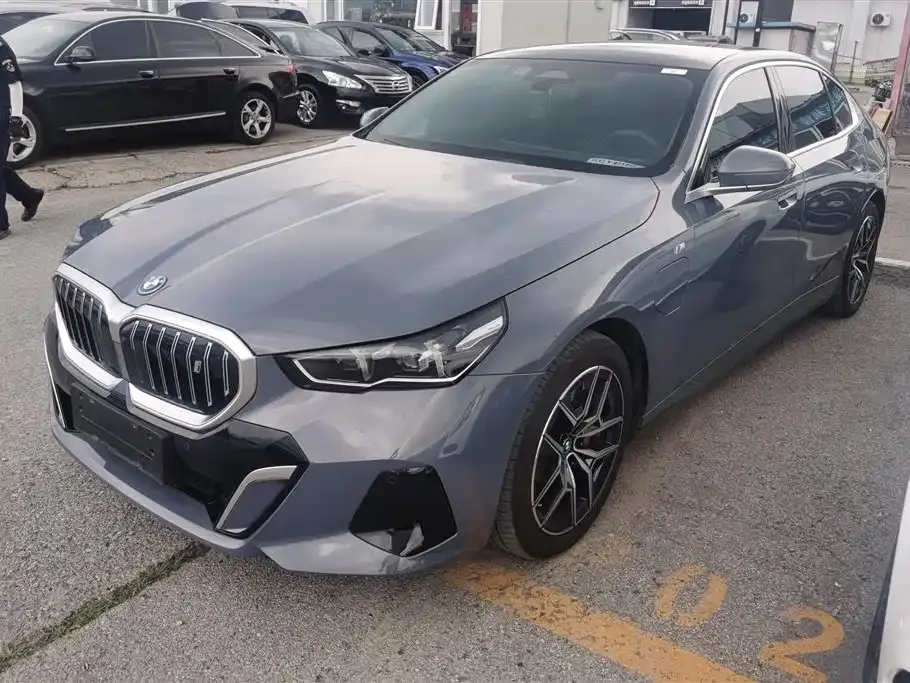 BMW i5