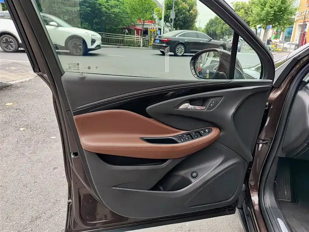 Buick Envision Plus — фото 8