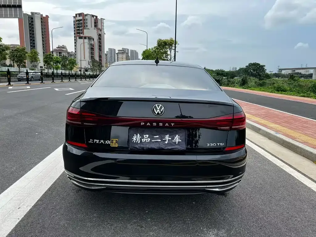 Volkswagen Passat — фото 7