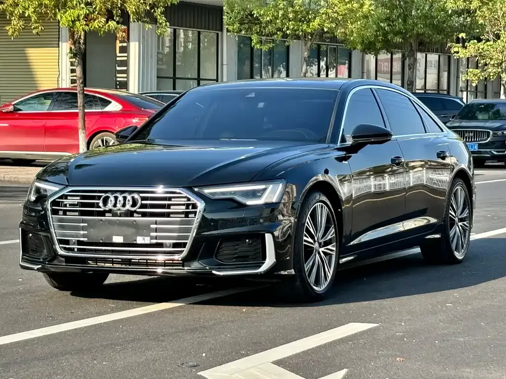 Audi A6L — фото 1