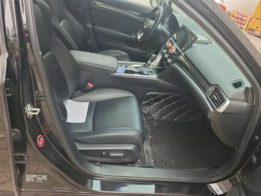 Honda Accord — фото 10
