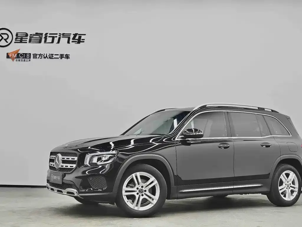 Mercedes-Benz GLB — фото 1