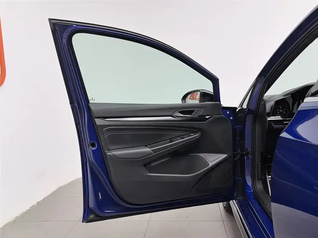 Volkswagen Golf 2021 из CN, фото 5