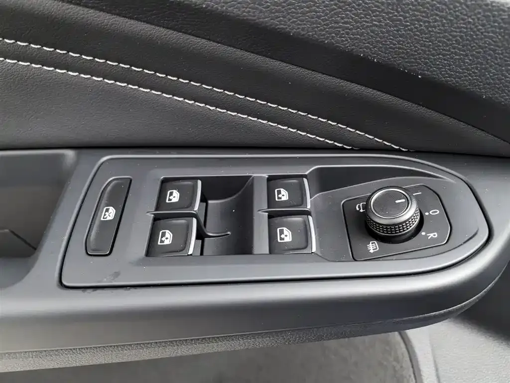 Volkswagen Golf 2021 из CN, фото 3