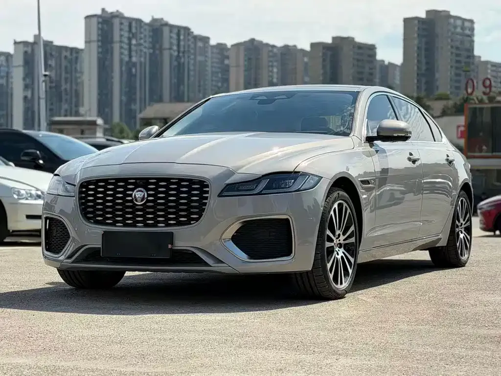 Jaguar XFL — фото 1