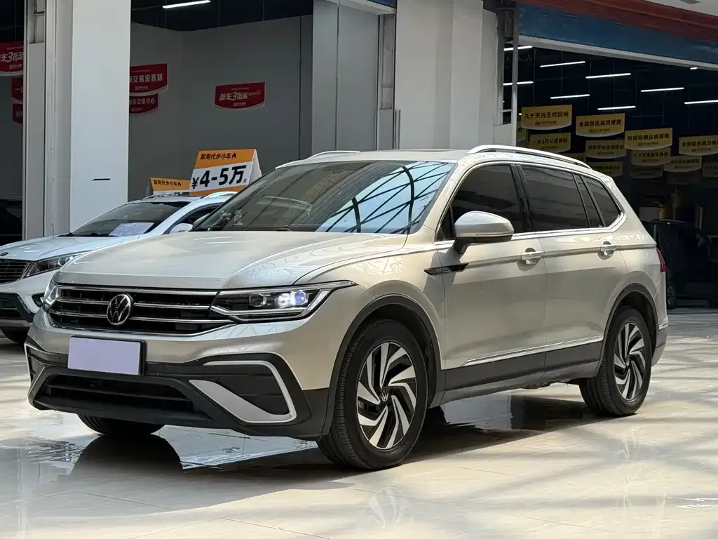 Volkswagen Tiguan L — фото 1