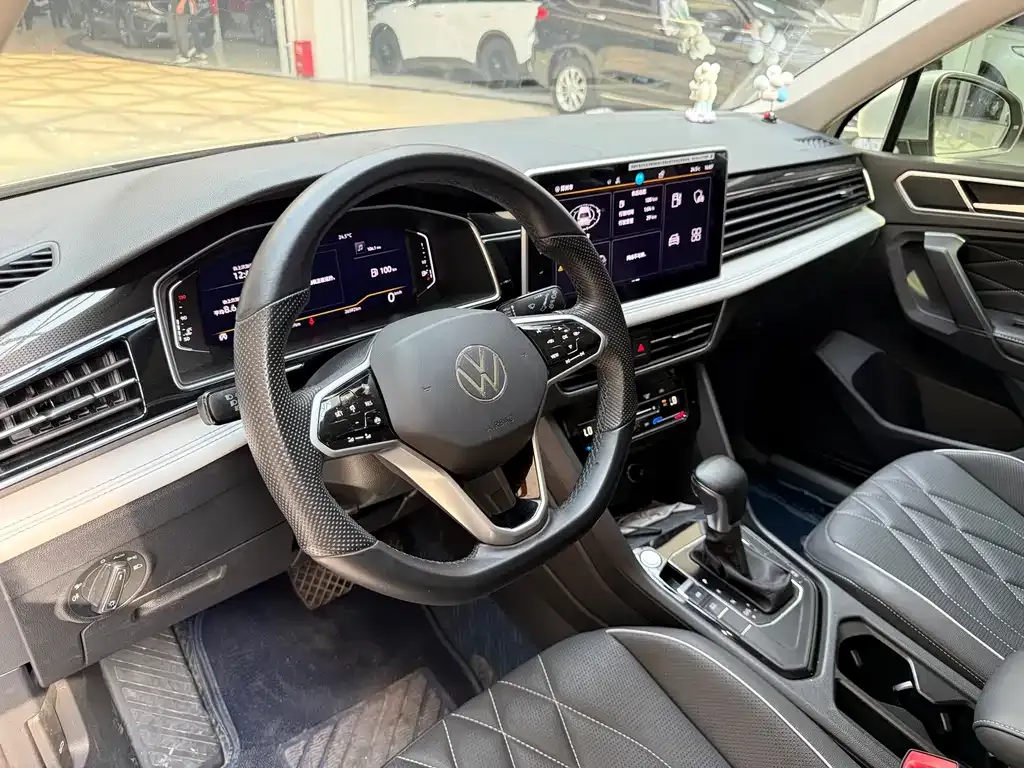 Volkswagen Tiguan L — фото 9