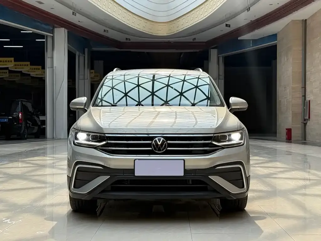 Volkswagen Tiguan L — фото 3