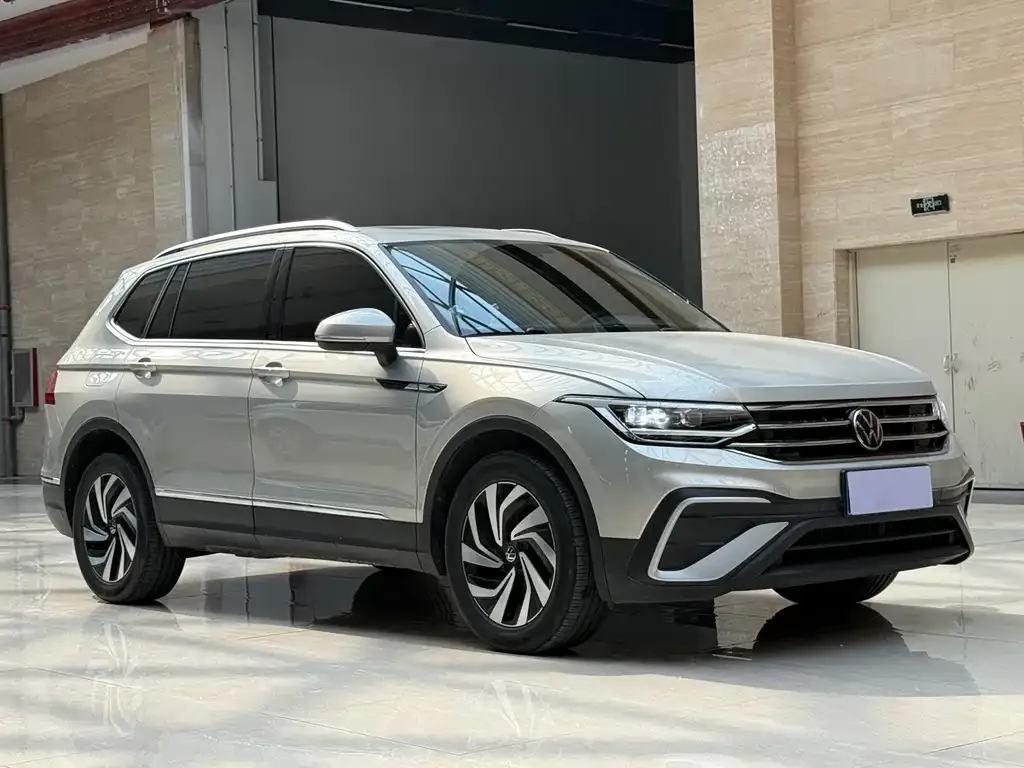 Volkswagen Tiguan L — фото 6