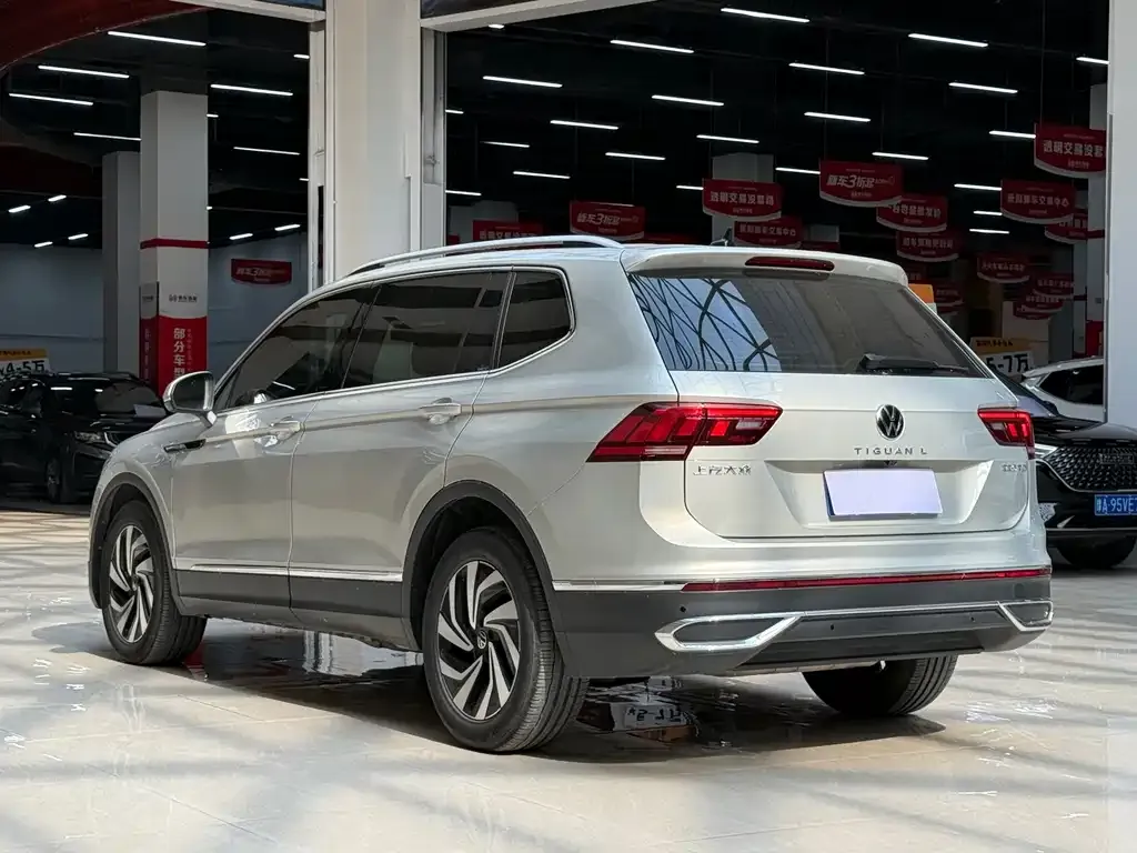 Volkswagen Tiguan L — фото 7