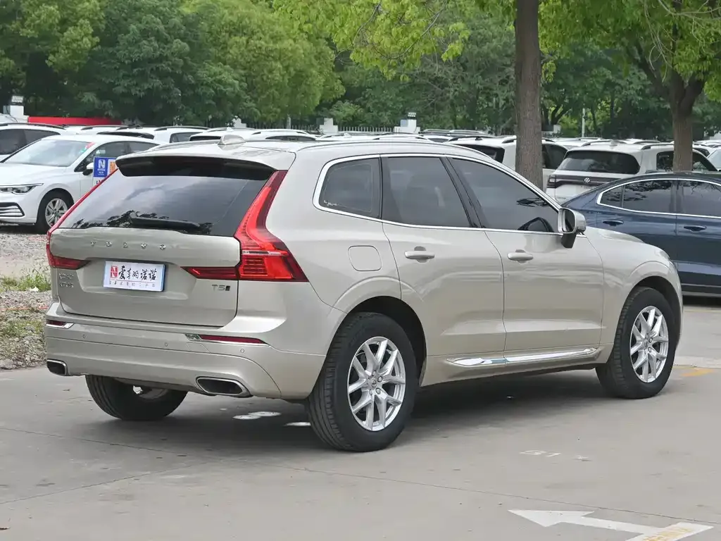 Volvo XC60 — фото 10