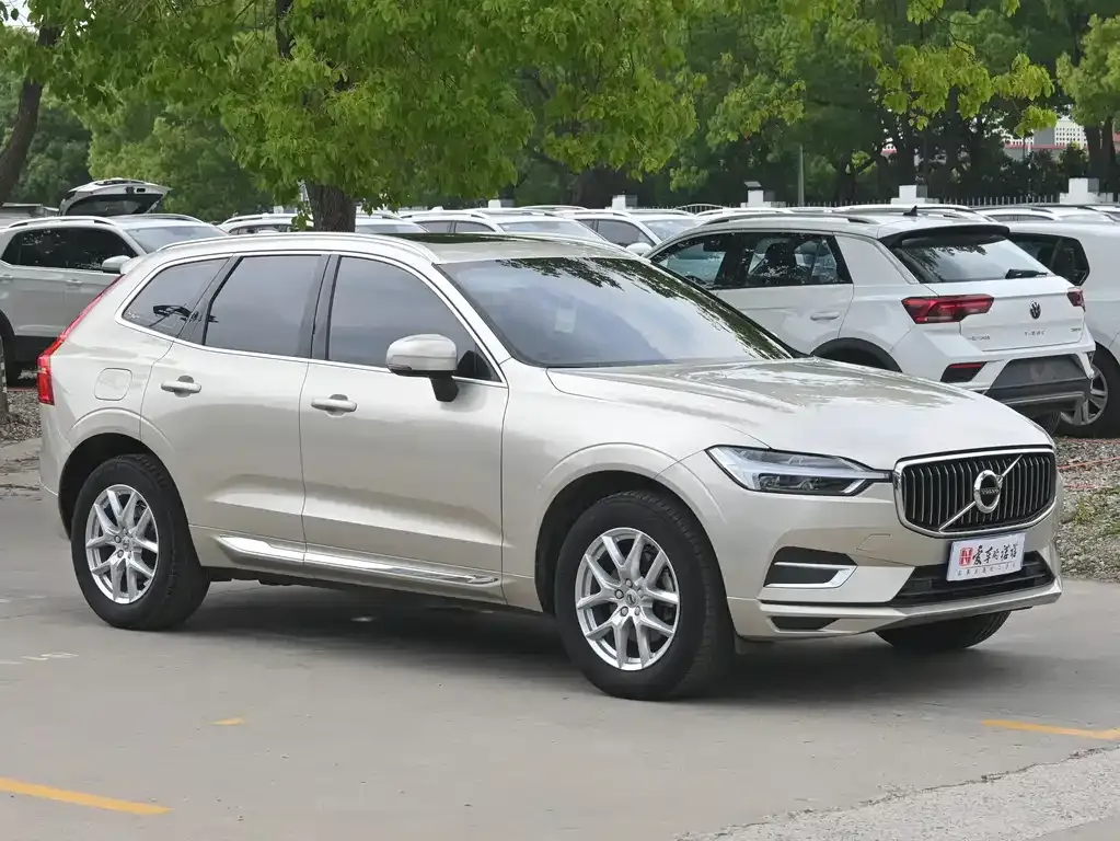 Volvo XC60 — фото 9