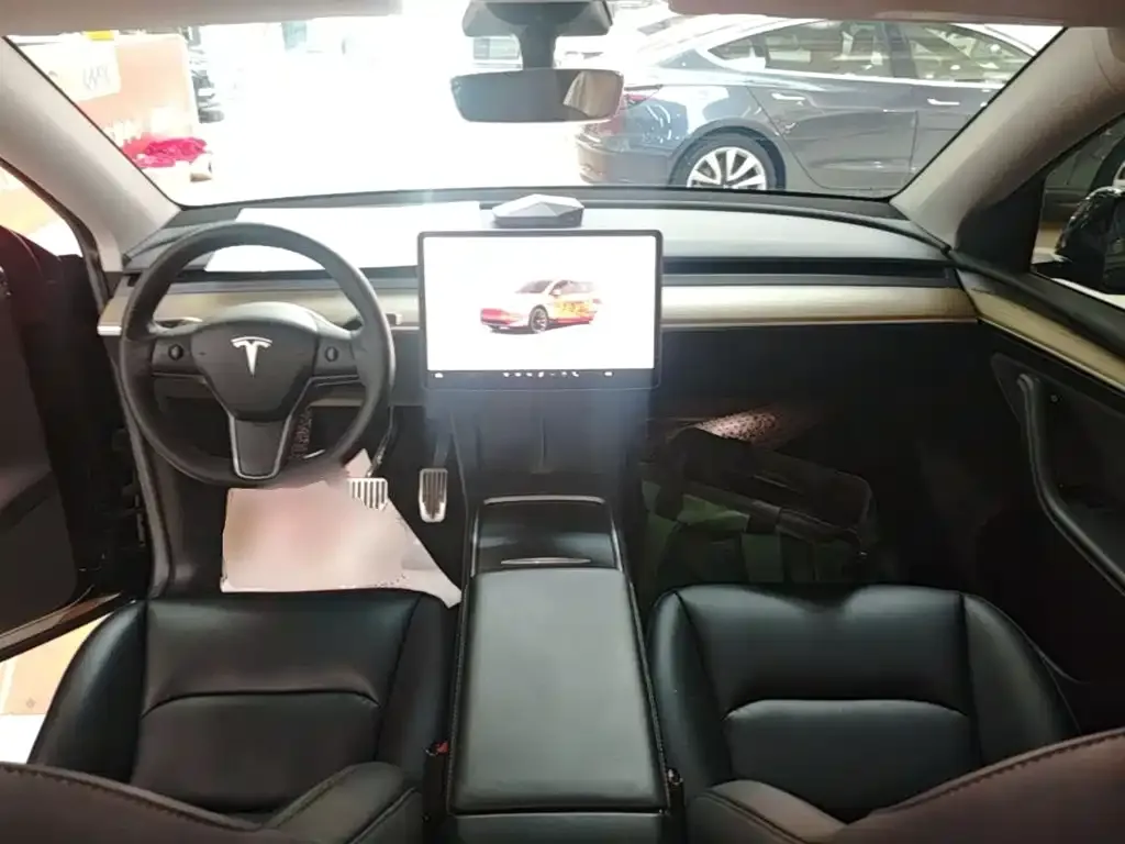 Tesla Model Y — фото 7