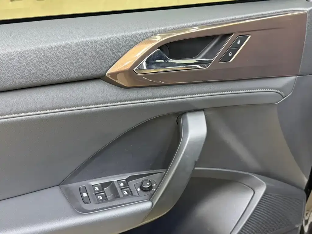 Volkswagen Tharu — фото 7