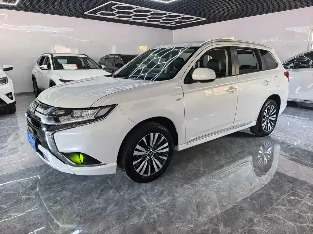 Mitsubishi Outlander 2022 из CN, фото 8