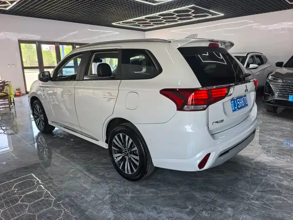 Mitsubishi Outlander 2022 из CN, фото 9