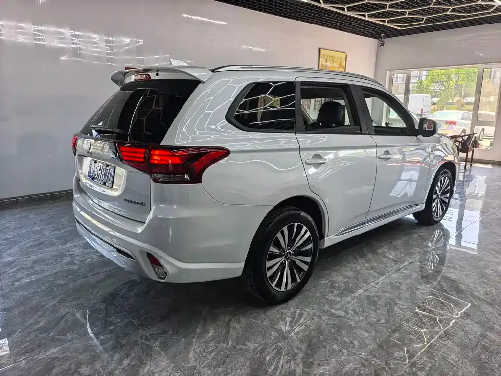 Mitsubishi Outlander 2022 из CN, фото 5