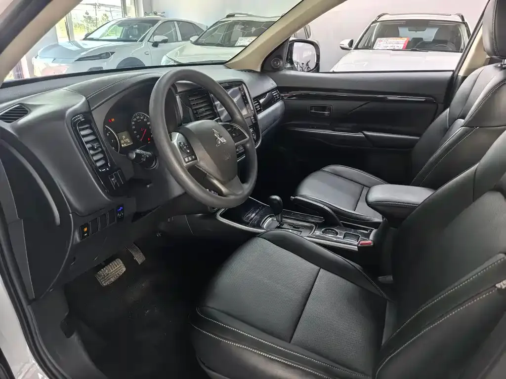 Mitsubishi Outlander 2022 из CN, фото 6