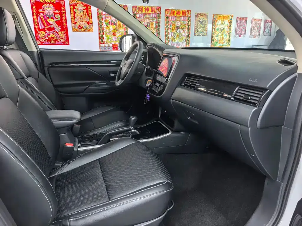 Mitsubishi Outlander 2022 из CN, фото 10