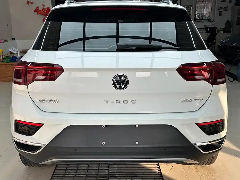 Volkswagen T-Roc — фото 7