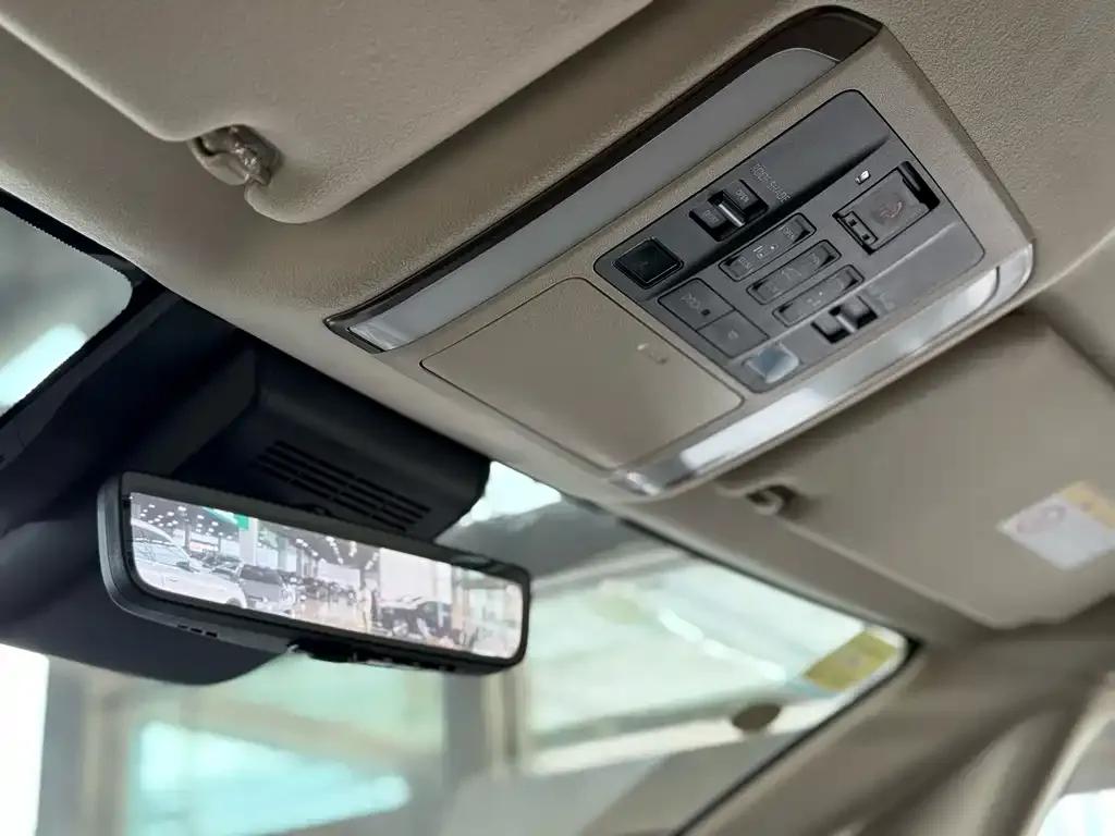 Toyota Alphard — фото 3