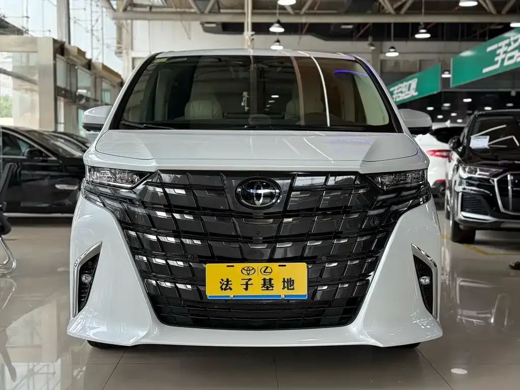 Toyota Alphard — фото 9