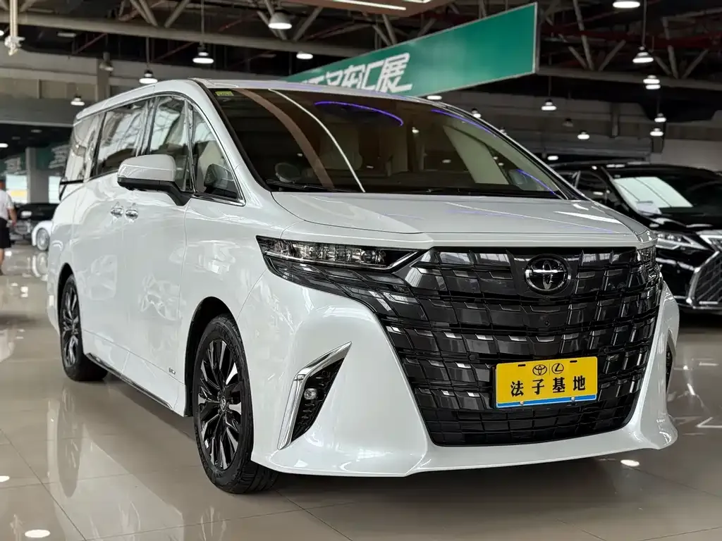 Toyota Alphard — фото 8