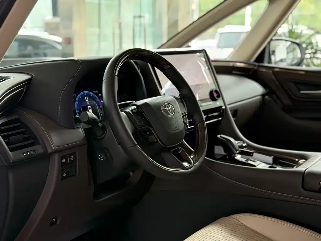 Toyota Alphard — фото 7