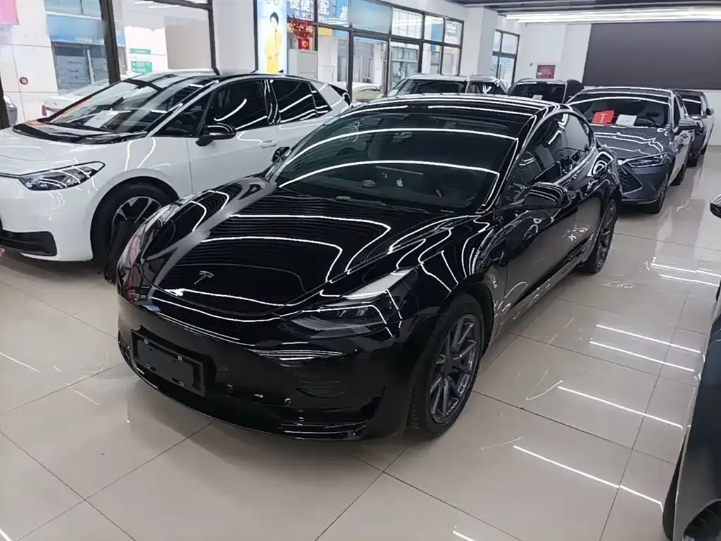 Tesla Model 3 — фото 1