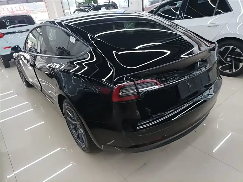 Tesla Model 3 — фото 8